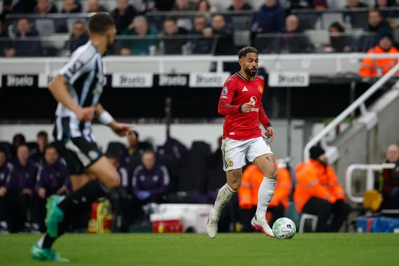 意昂官方-库尼亚本场数据：3射1正，4次过人，1次关键传球，5次被犯规