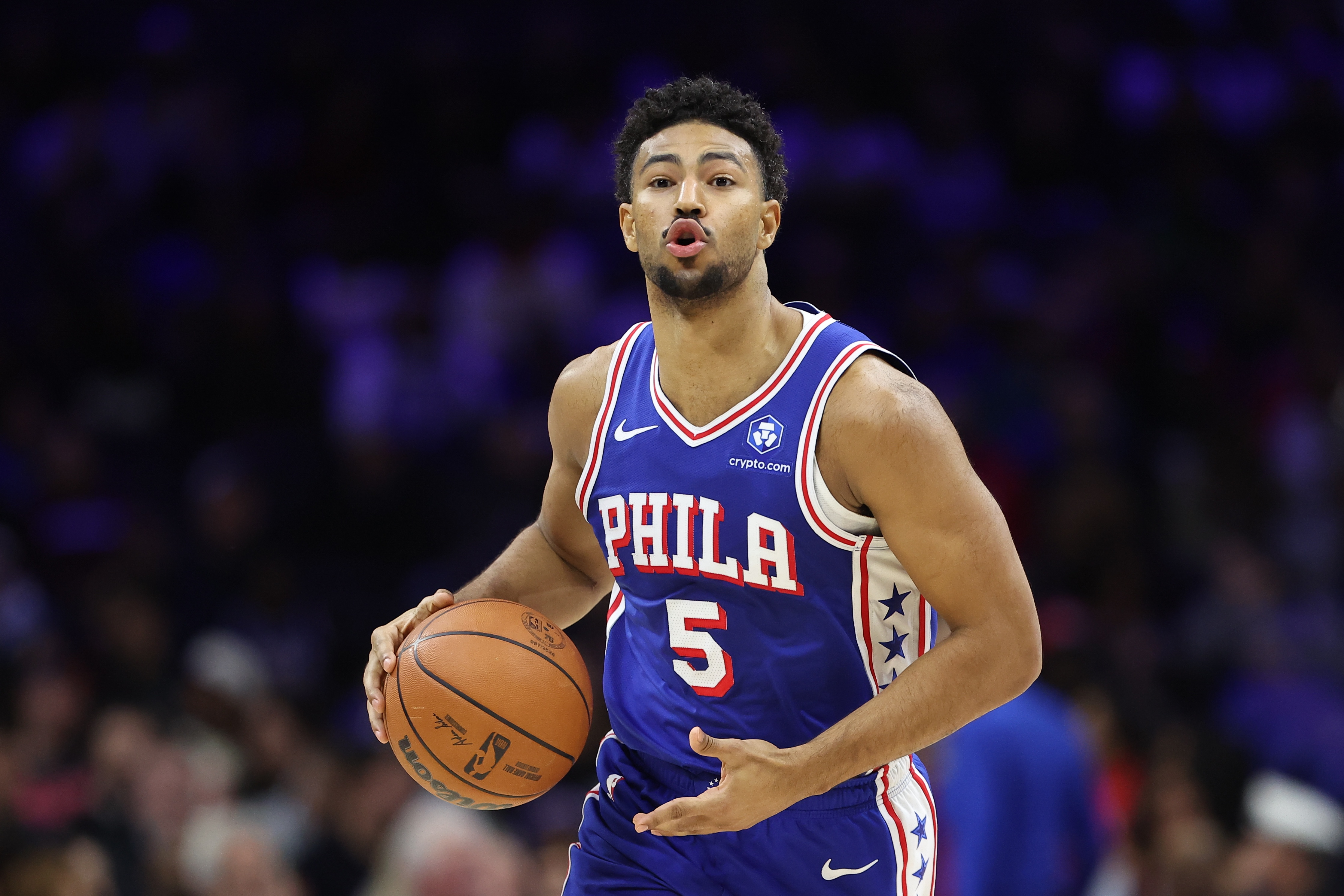 意昂娱乐-末节14分收比赛！格莱姆斯22中11&amp;8罚全中砍下31分3抢断！